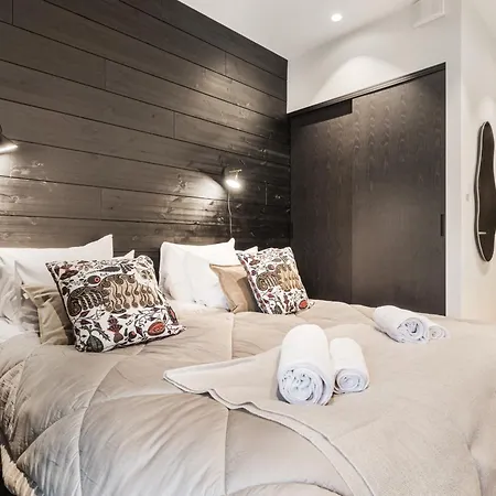 The Crown Of Fjaellen By Hilla